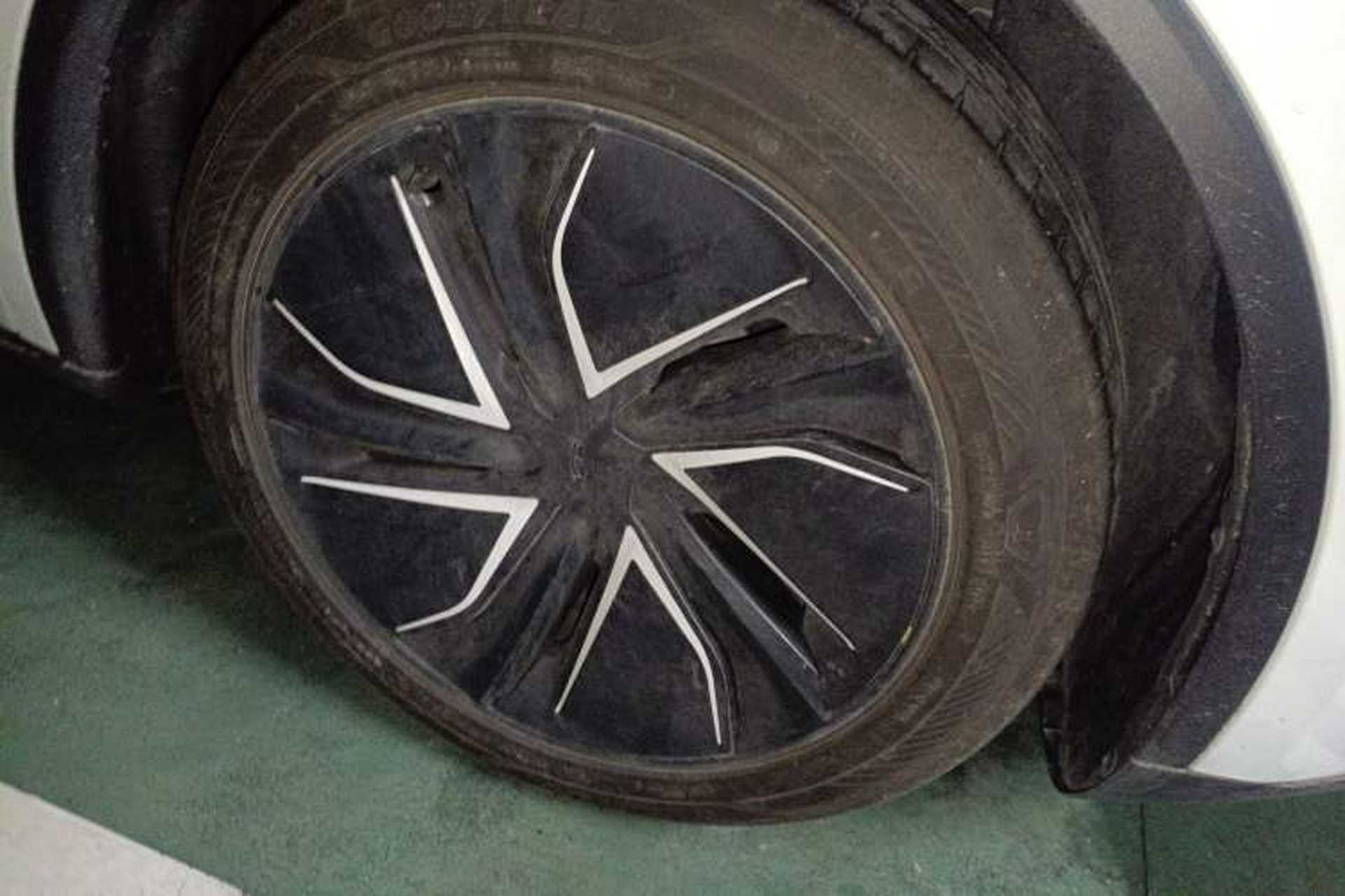 Used Tesla Model Y 2025 Rear-Wheel-Drive Version Right Front Wheel Hub