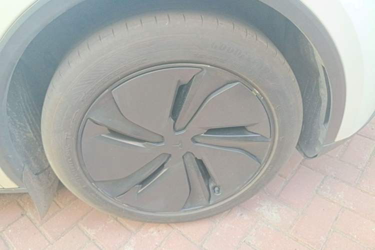 Used Tesla Model Y 2025 Rear-Wheel-Drive Version Right Front Wheel Hub