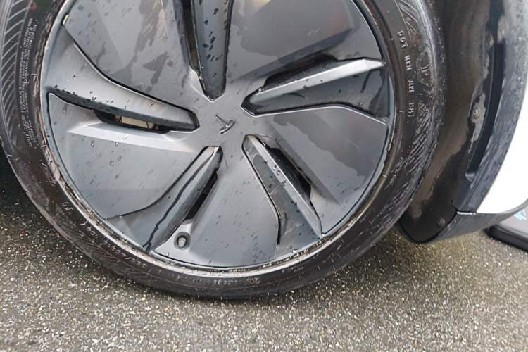 Used Tesla Model Y 2025 Rear-Wheel-Drive Version Right Front Wheel Hub