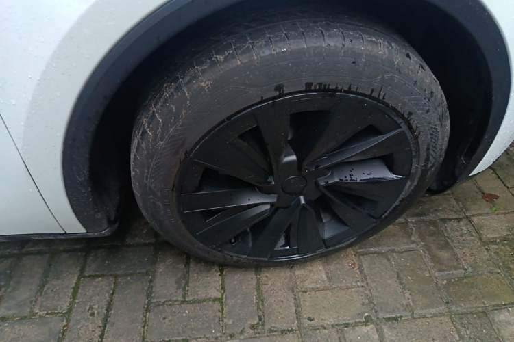 Used Tesla Model Y 2025 Rear-Wheel-Drive Version Right Front Wheel Hub