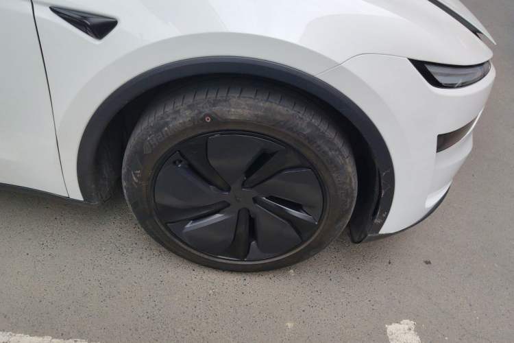 Used Tesla Model Y 2025 Updated Version Long-Range All-Wheel Drive Right Front Wheel Hub