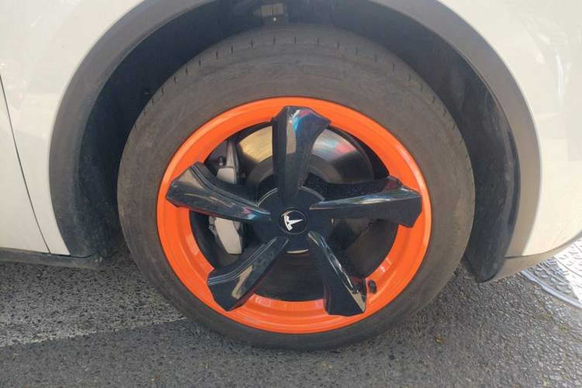 Used Tesla Model Y 2025 Rear-Wheel-Drive Version Right Front Wheel Hub