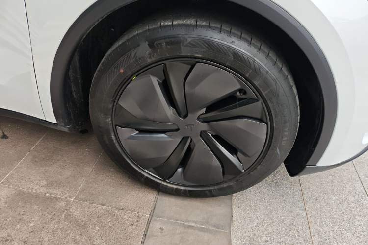 Used Tesla Model Y 2025 Rear-Wheel-Drive Version Right Front Wheel Hub