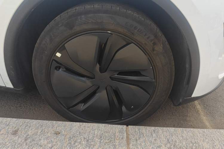 Used Tesla Model Y 2025 Rear-Wheel-Drive Version Right Front Wheel Hub
