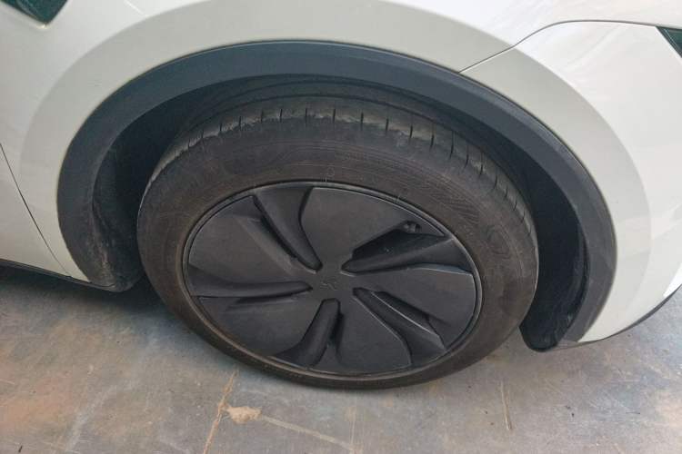 Used Tesla Model Y 2025 Rear-Wheel-Drive Version Right Front Wheel Hub