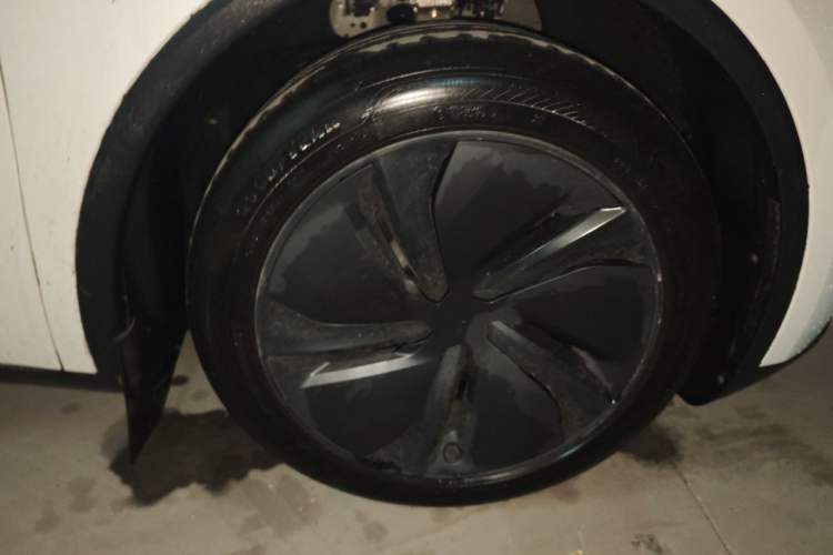 Used Tesla Model Y 2025 Rear-Wheel-Drive Version Right Front Wheel Hub