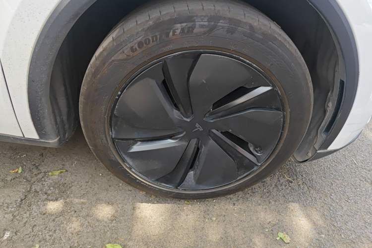Used Tesla Model Y 2025 Rear-Wheel-Drive Version Right Front Wheel Hub