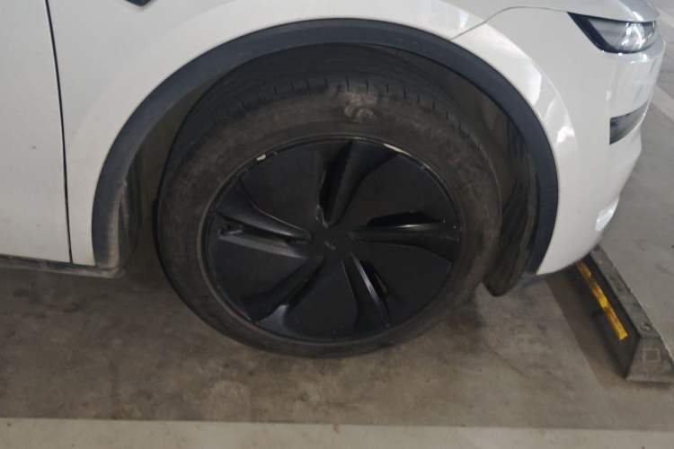Used Tesla Model Y 2025 Rear-Wheel-Drive Version Right Front Wheel Hub