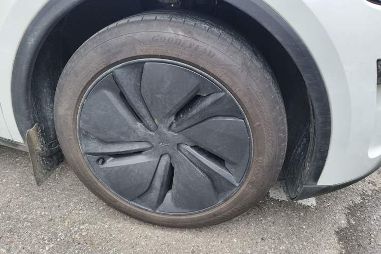 Used Tesla Model Y 2025 Rear-Wheel-Drive Version Right Front Wheel Hub