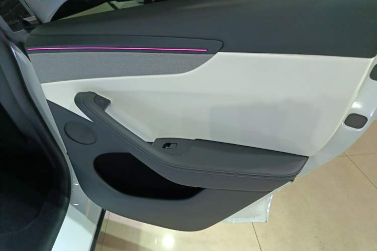 Used Tesla Model Y 2025 Long-Range All-Wheel-Drive Version Right Rear Door Interior