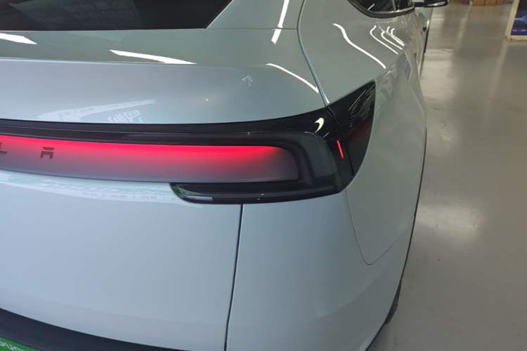 Used Tesla Model Y 2025 Updated Version Long-Range All-Wheel Drive Right Rear Taillight