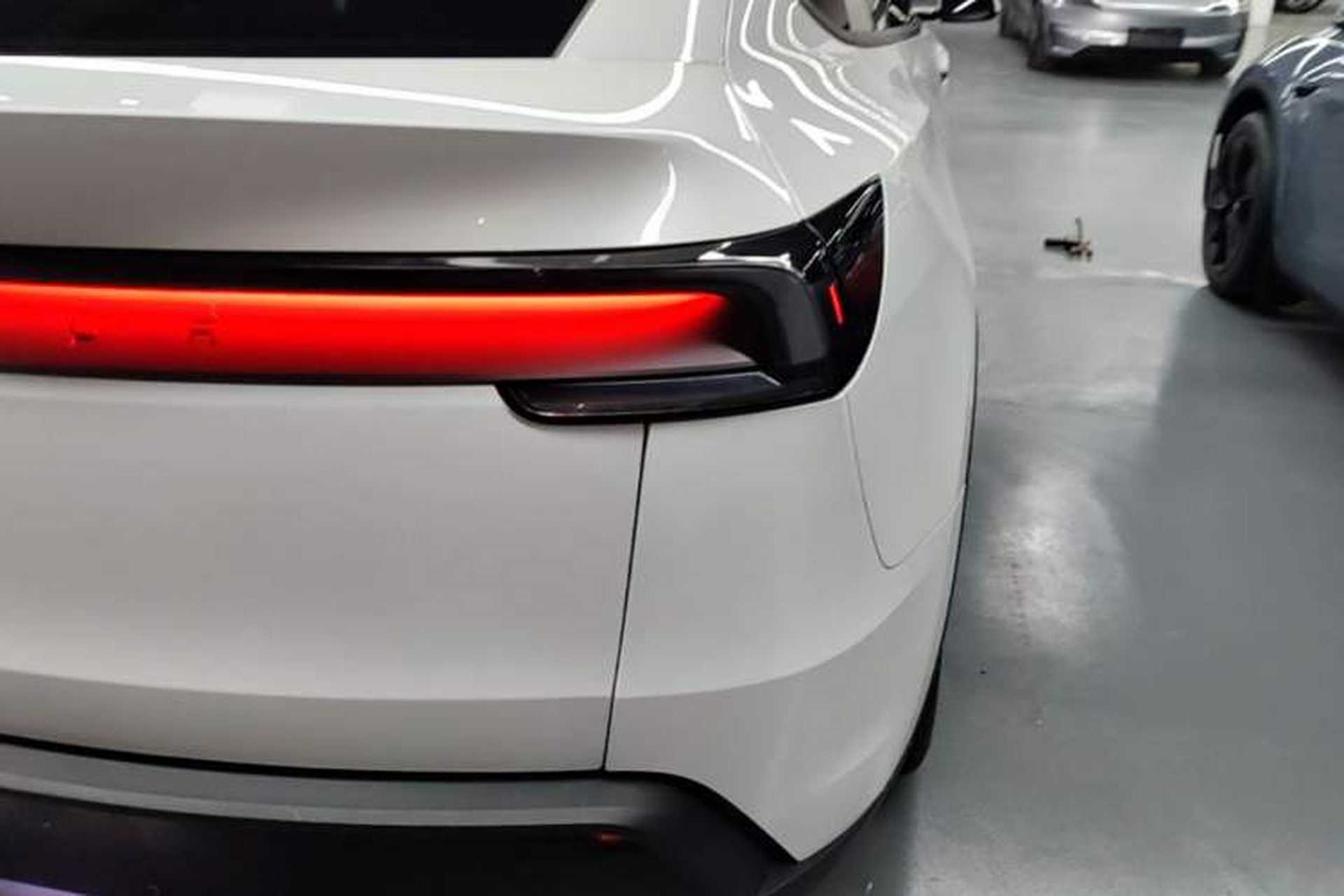 Used Tesla Model Y 2025 Rear-Wheel-Drive Version Right Rear Taillight