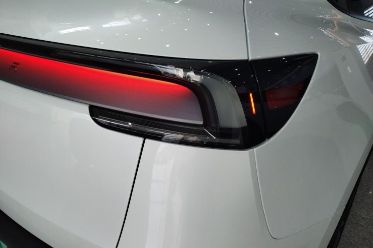 Used Tesla Model Y 2025 Rear-Wheel-Drive Version Right Rear Taillight