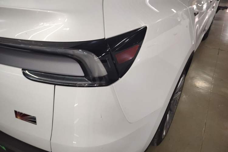 Used Tesla Model Y 2025 Rear-Wheel Drive First Edition Right Rear Taillight