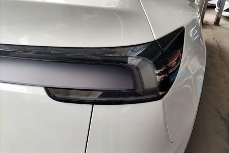 Used Tesla Model Y 2025 Rear-Wheel Drive First Edition Right Rear Taillight