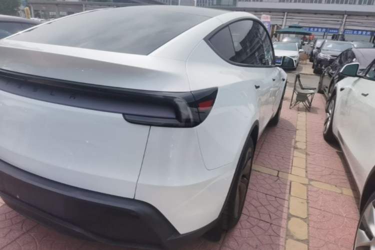 Used Tesla Model Y 2025 Long-Range All-Wheel Drive First Edition Right Rear Taillight