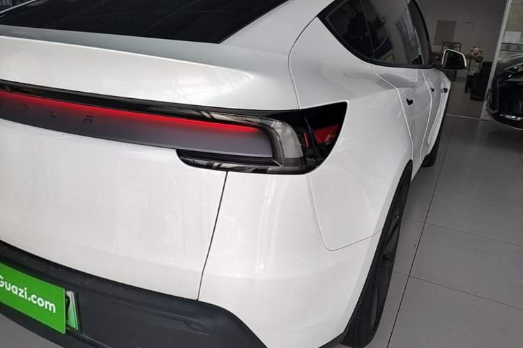 Used Tesla Model Y 2025 Updated Version Long-Range All-Wheel Drive Right Rear Taillight