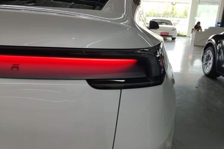 Used Tesla Model Y 2025 Rear-Wheel-Drive Version Right Rear Taillight