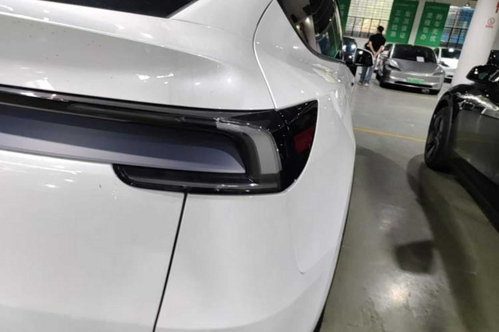 Used Tesla Model Y 2025 Long-Range All-Wheel-Drive Version Right Rear Taillight