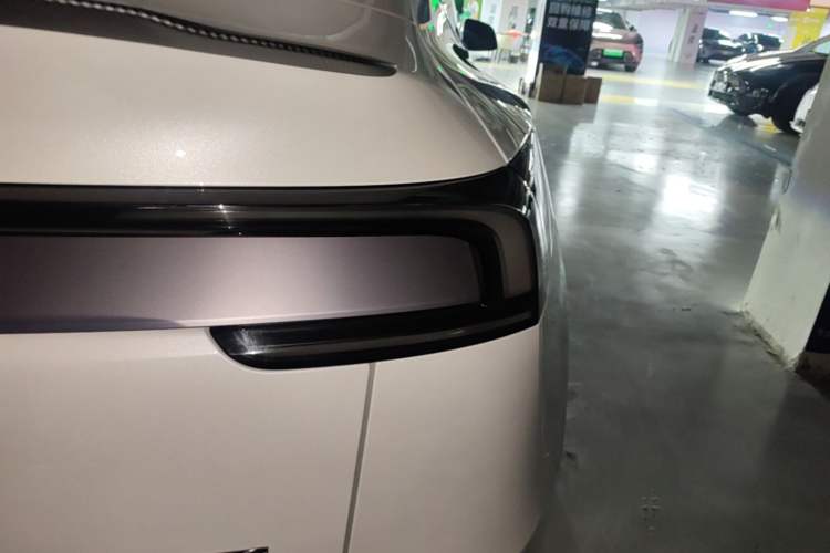 Used Tesla Model Y 2025 Rear-Wheel-Drive Version Right Rear Taillight