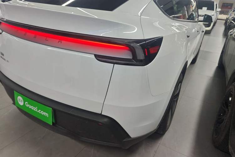 Used Tesla Model Y 2025 Long-Range All-Wheel-Drive Version Right Rear Taillight