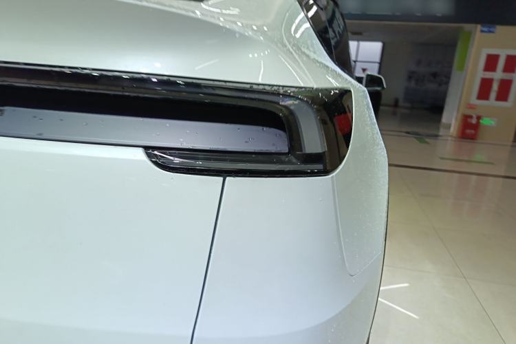 Used Tesla Model Y 2025 Long-Range All-Wheel-Drive Version Right Rear Taillight