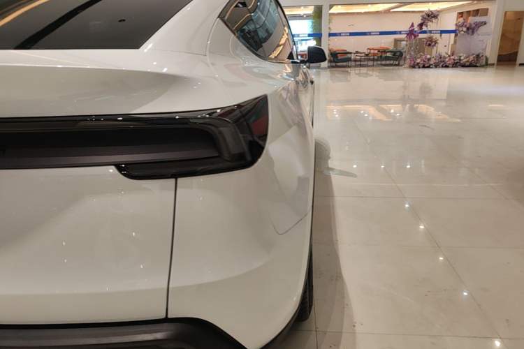 Used Tesla Model Y 2025 Updated Version Long-Range All-Wheel Drive Right Rear Taillight