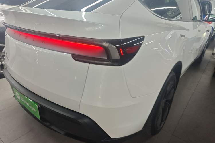 Used Tesla Model Y 2025 Rear-Wheel Drive First Edition Right Rear Taillight