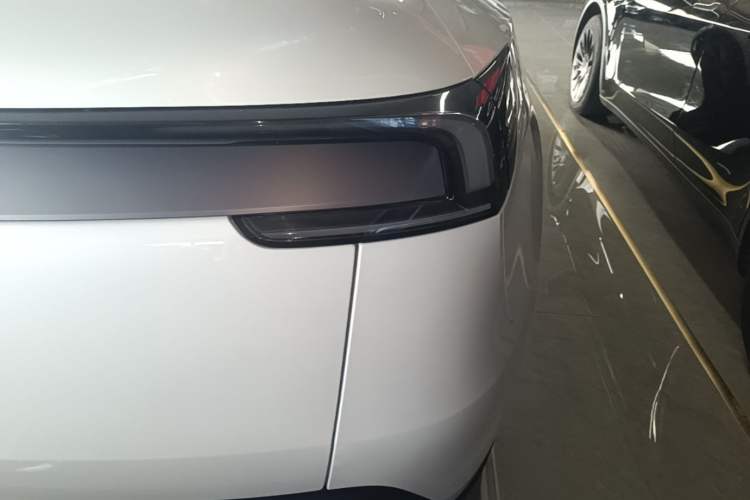 Used Tesla Model Y 2025 Rear-Wheel-Drive Version Right Rear Taillight