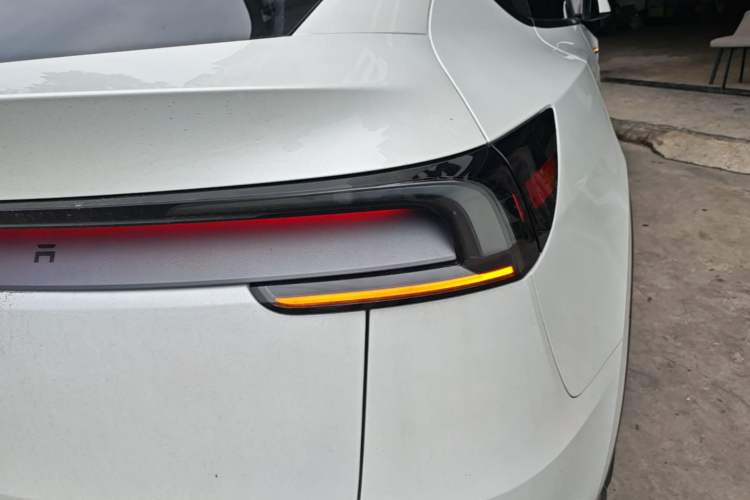 Used Tesla Model Y 2025 Rear-Wheel-Drive Version Right Rear Taillight