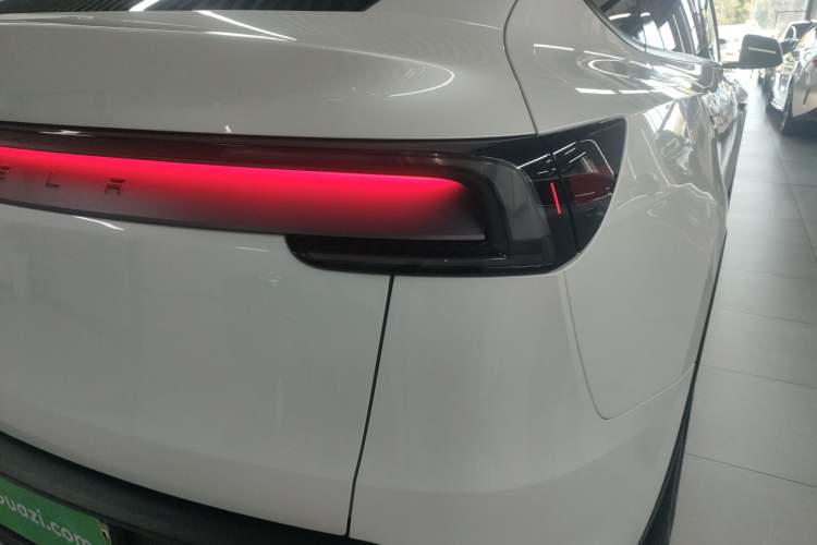 Used Tesla Model Y 2025 Long-Range All-Wheel-Drive Version Right Rear Taillight