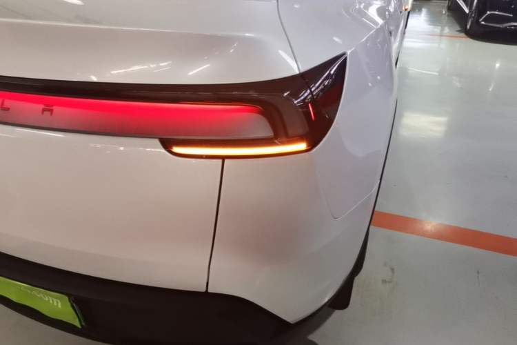 Used Tesla Model Y 2025 Rear-Wheel-Drive Version Right Rear Taillight