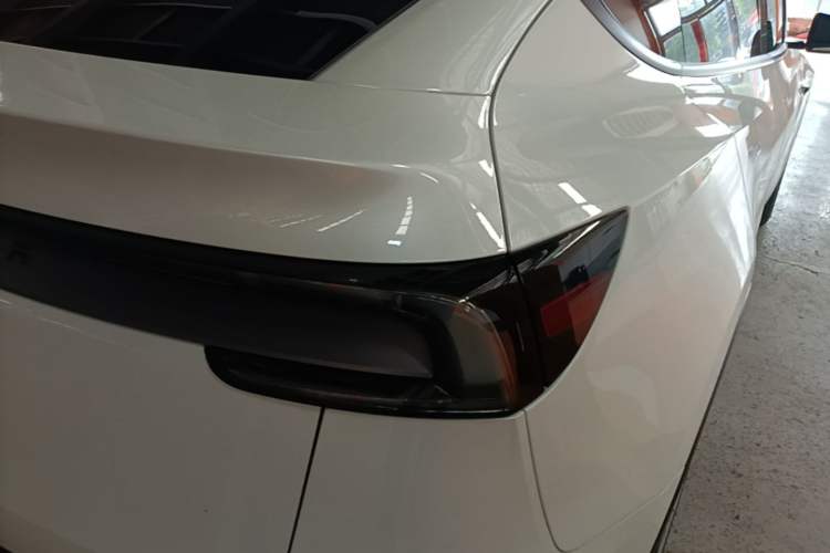 Used Tesla Model Y 2025 Updated Version Long-Range All-Wheel Drive Right Rear Taillight