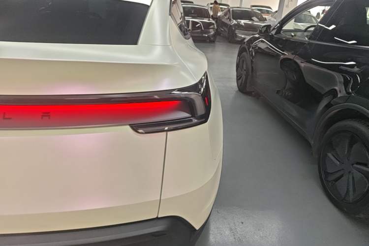 Used Tesla Model Y 2025 Rear-Wheel-Drive Version Right Rear Taillight