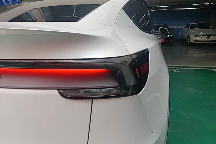 Used Tesla Model Y 2025 Rear-Wheel-Drive Version Right Rear Taillight