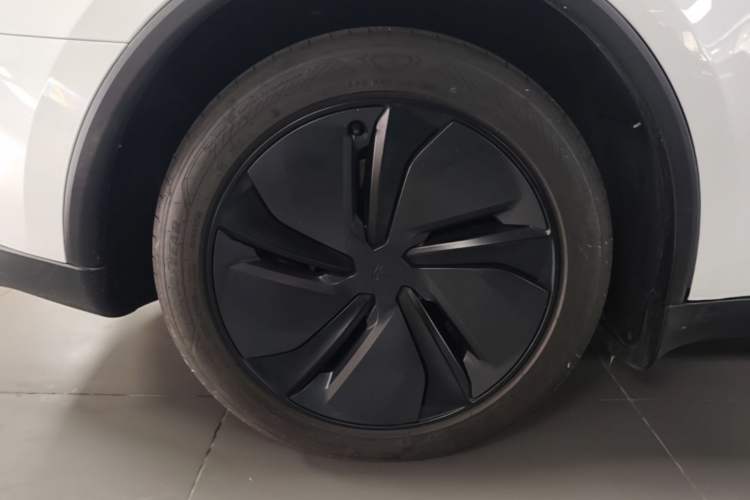 Used Tesla Model Y 2025 Rear-Wheel-Drive Version Right Rear Wheel Hub