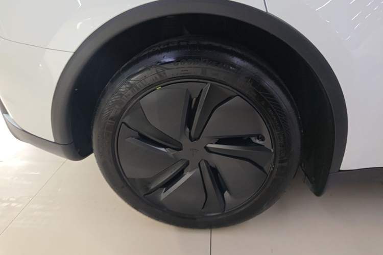 Used Tesla Model Y 2025 Rear-Wheel-Drive Version Right Rear Wheel Hub