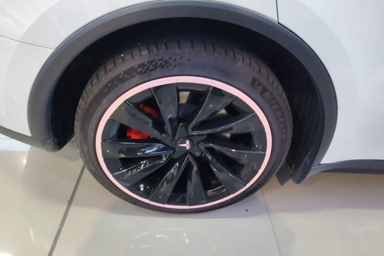 Used Tesla Model Y 2025 Rear-Wheel-Drive Version Right Rear Wheel Hub