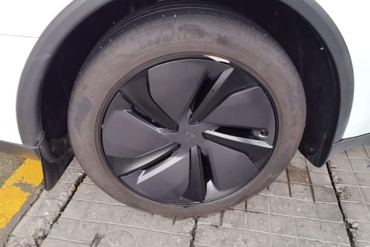 Used Tesla Model Y 2025 Rear-Wheel-Drive Version Right Rear Wheel Hub
