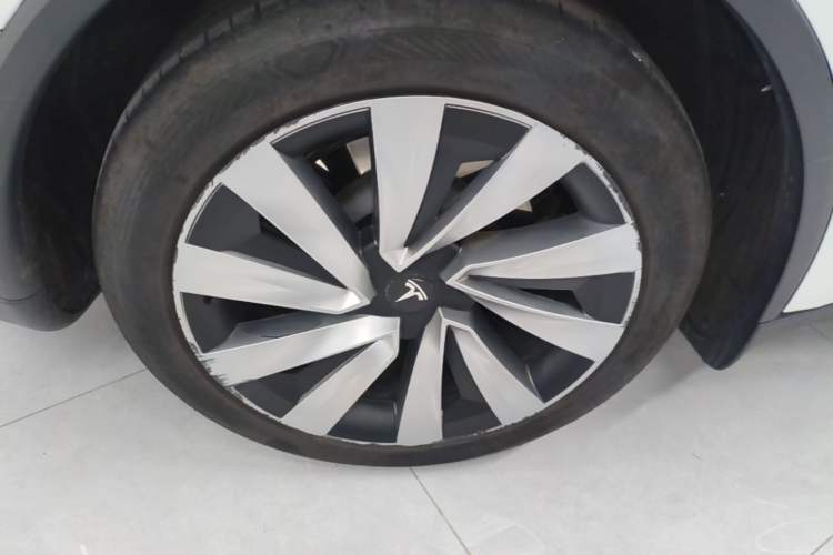 Used Tesla Model Y 2025 Rear-Wheel-Drive Version Right Rear Wheel Hub