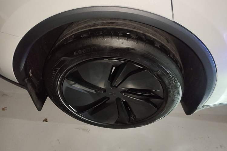 Used Tesla Model Y 2025 Rear-Wheel-Drive Version Right Rear Wheel Hub