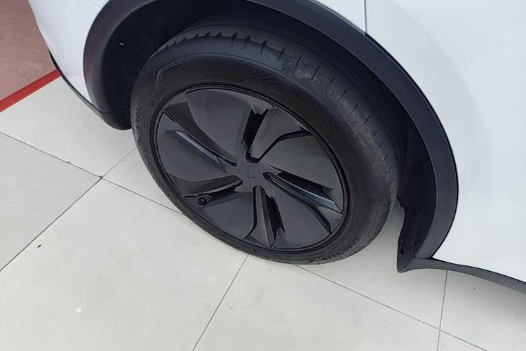 Used Tesla Model Y 2025 Rear-Wheel-Drive Version Right Rear Wheel Hub