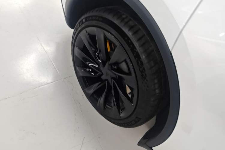 Used Tesla Model Y 2025 Rear-Wheel-Drive Version Right Rear Wheel Hub