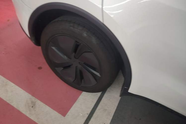 Used Tesla Model Y 2025 Rear-Wheel-Drive Version Right Rear Wheel Hub