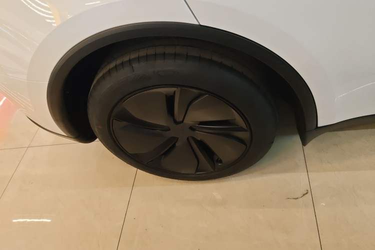 Used Tesla Model Y 2025 Rear-Wheel-Drive Version Right Rear Wheel Hub
