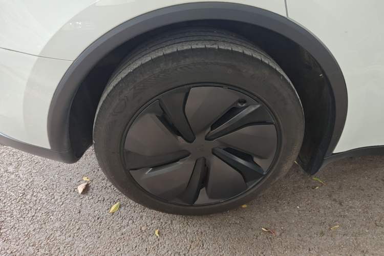 Used Tesla Model Y 2025 Rear-Wheel-Drive Version Right Rear Wheel Hub