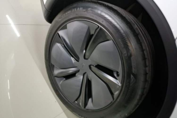 Used Tesla Model Y 2025 Rear-Wheel-Drive Version Right Rear Wheel Hub