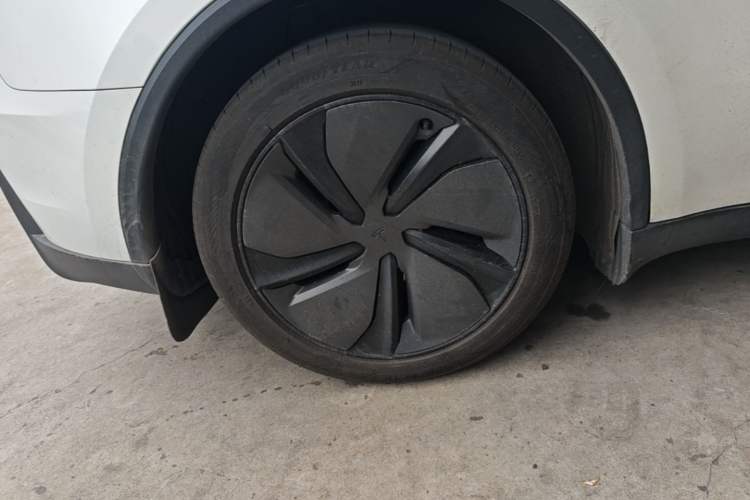 Used Tesla Model Y 2025 Rear-Wheel-Drive Version Right Rear Wheel Hub