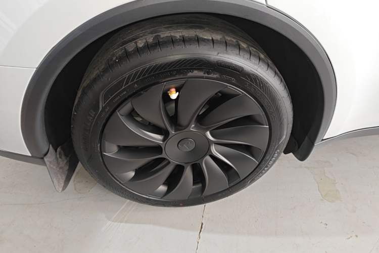 Used Tesla Model Y 2025 Rear-Wheel-Drive Version Right Rear Wheel Hub