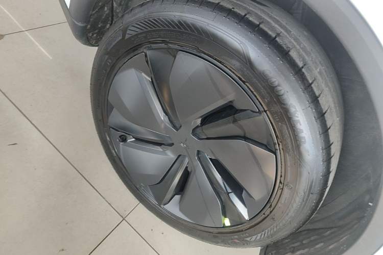 Used Tesla Model Y 2025 Rear-Wheel-Drive Version Right Rear Wheel Hub